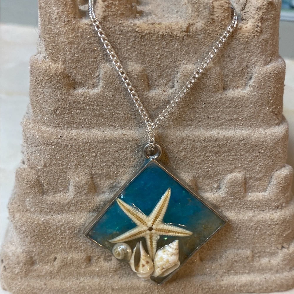 Starfish and Shell Pendant Necklace